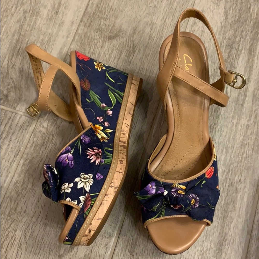 Clark’s floral canvas wedge